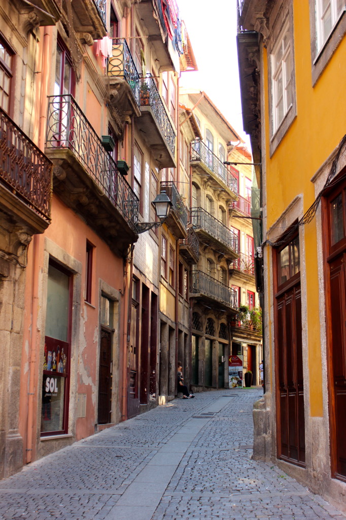 Porto alleyways | Wander & Wine