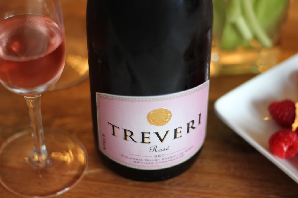 Sparkling Rose & creamy cheese - the perfect 1st course for a Valentine's Day dinner | Wander & Wine