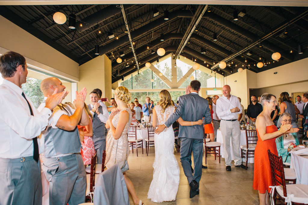 Wedding day | Wander & Wine - photos by Lisa Mallory Photo #wedding #lakeside #diy