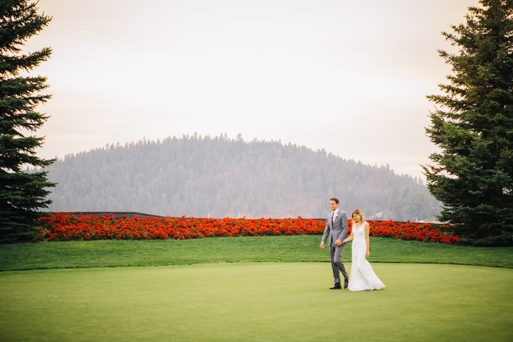 Wedding day | Wander & Wine - photos by Lisa Mallory Photo #wedding #lakeside #golfcourse #diy