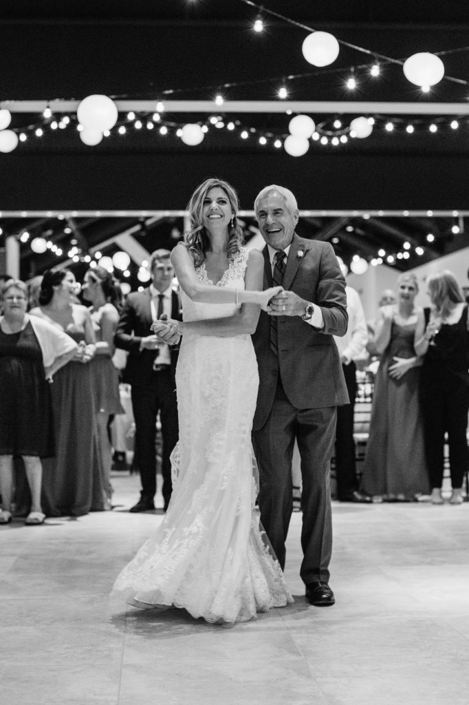 Wedding day - father/daughter dance | Wander & Wine - photos by Lisa Mallory Photo #wedding #lakeside #diy